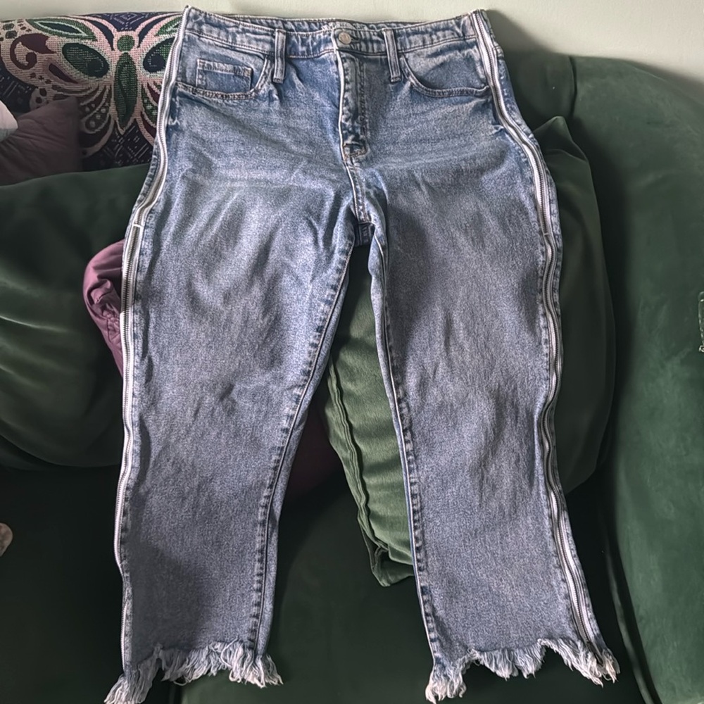 Side zipper jeans